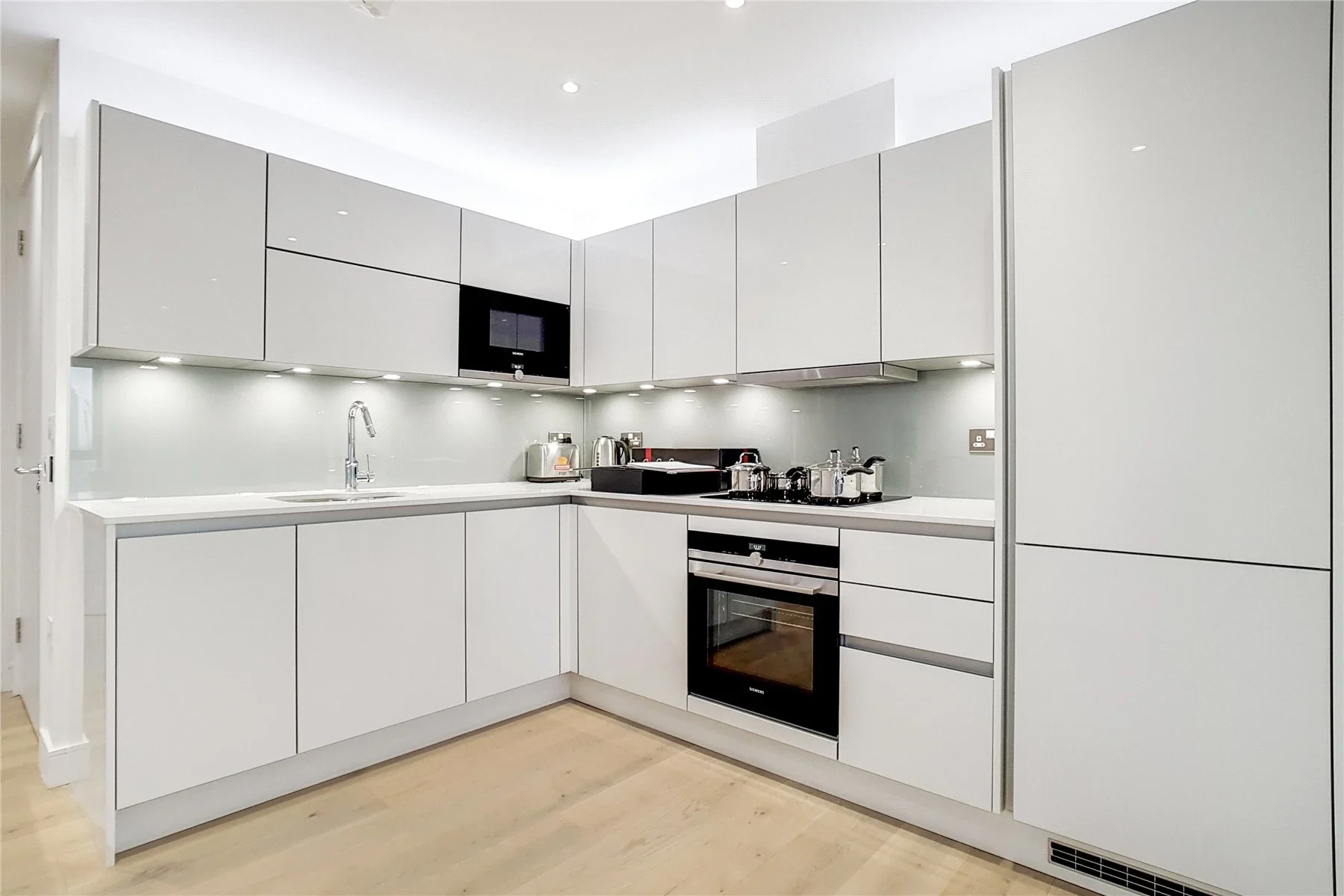 Flat Limeharbour in Greater London