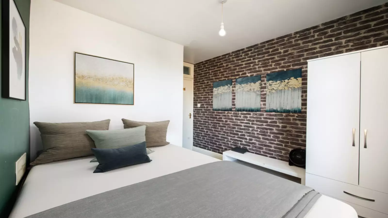 Room Taybridge Road in Greater London