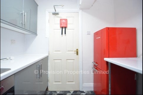Flat Regent Park Terrace in Leeds