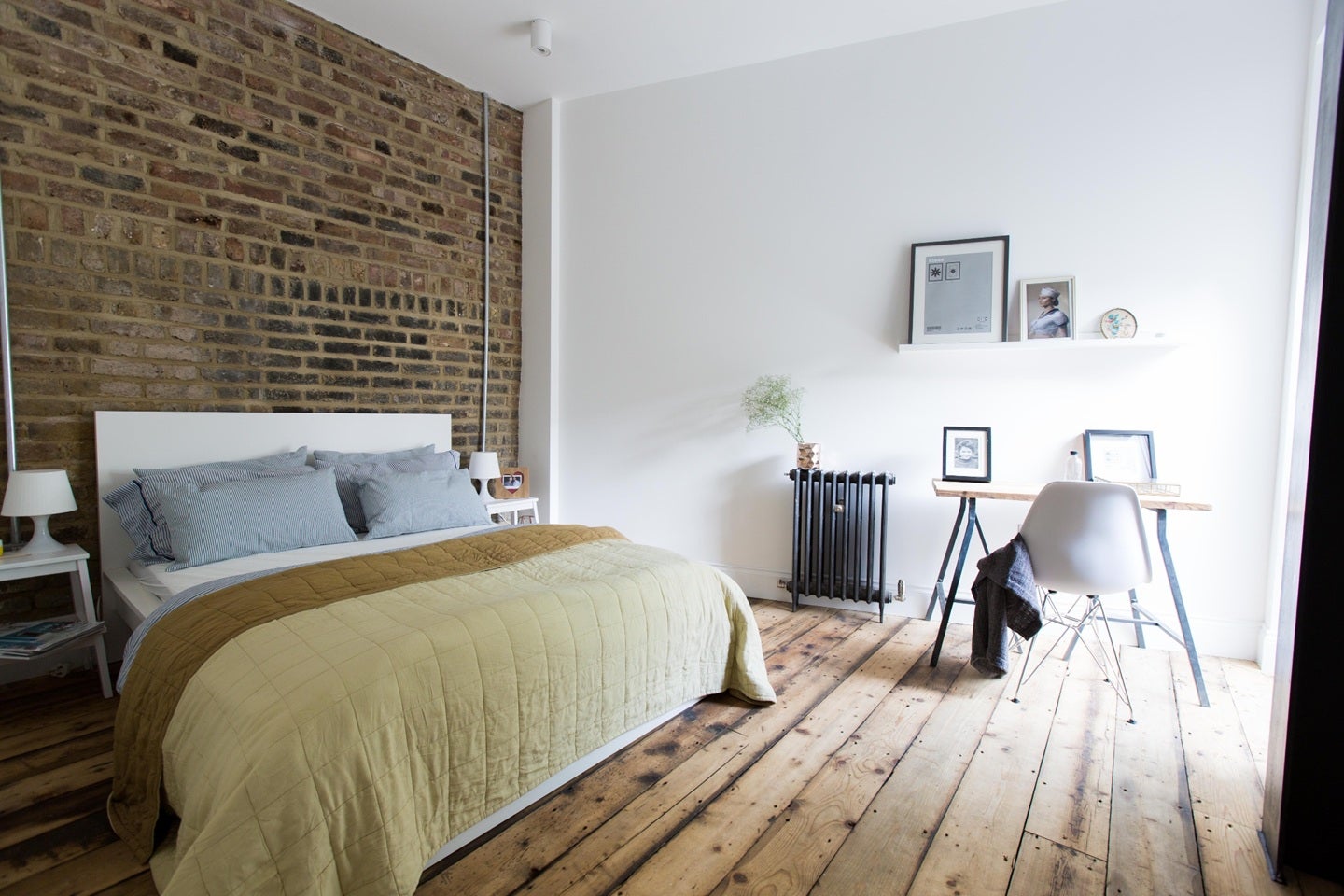 Flat Colvestone Crescent in Greater London