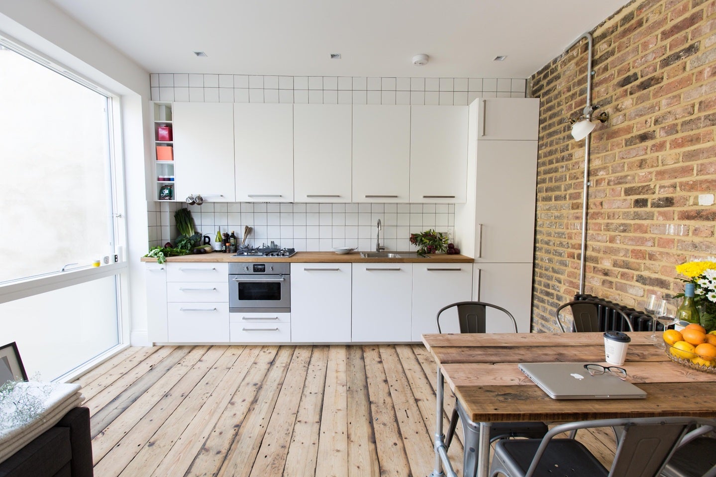 Flat Colvestone Crescent in Greater London