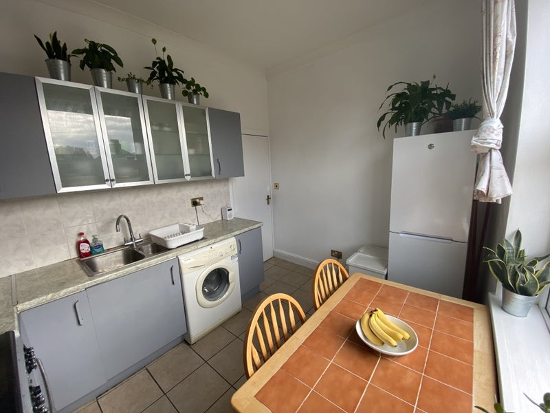 Room Finsbury Park Road in Greater London