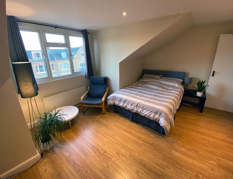 Room Finsbury Park Road in Greater London