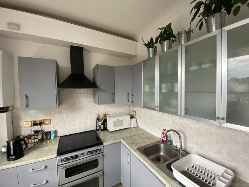 Room Finsbury Park Road in Greater London