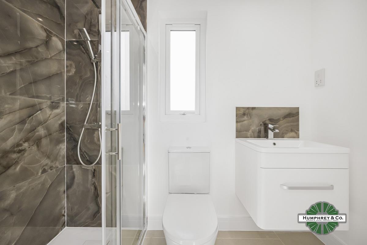 Flat Blyth Road in Greater London