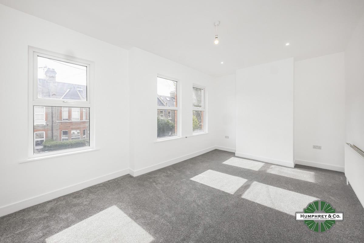 Flat Blyth Road in Greater London