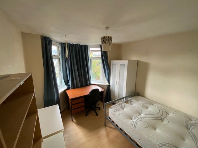 Room Sirdar Road in Southampton
