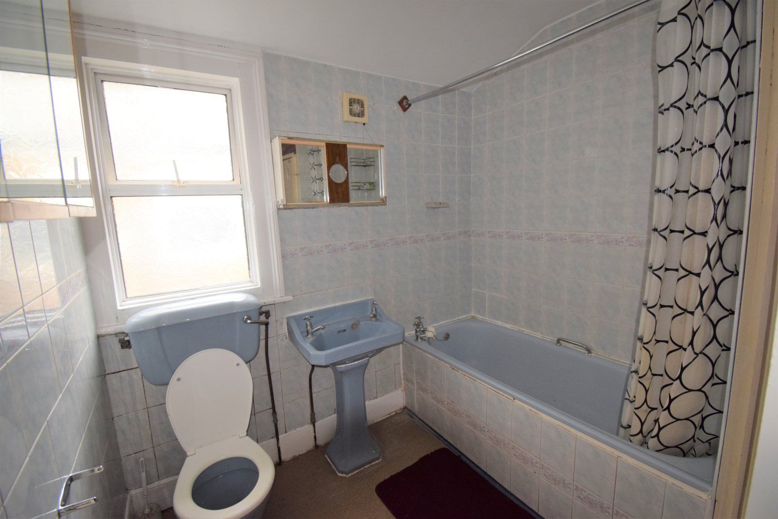 Flat First Avenue in Greater London