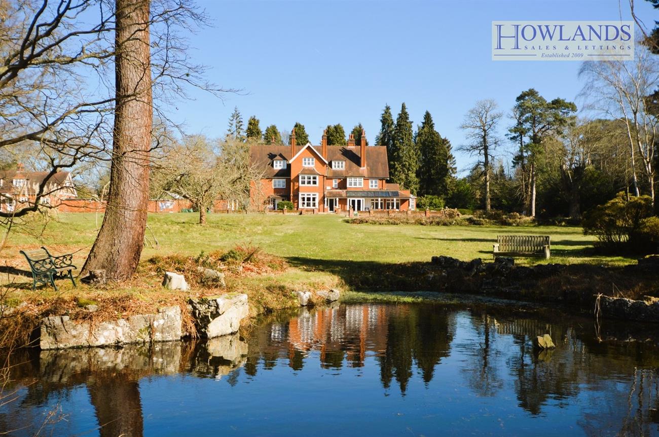 Flat Westwood Road in Surrey Heath