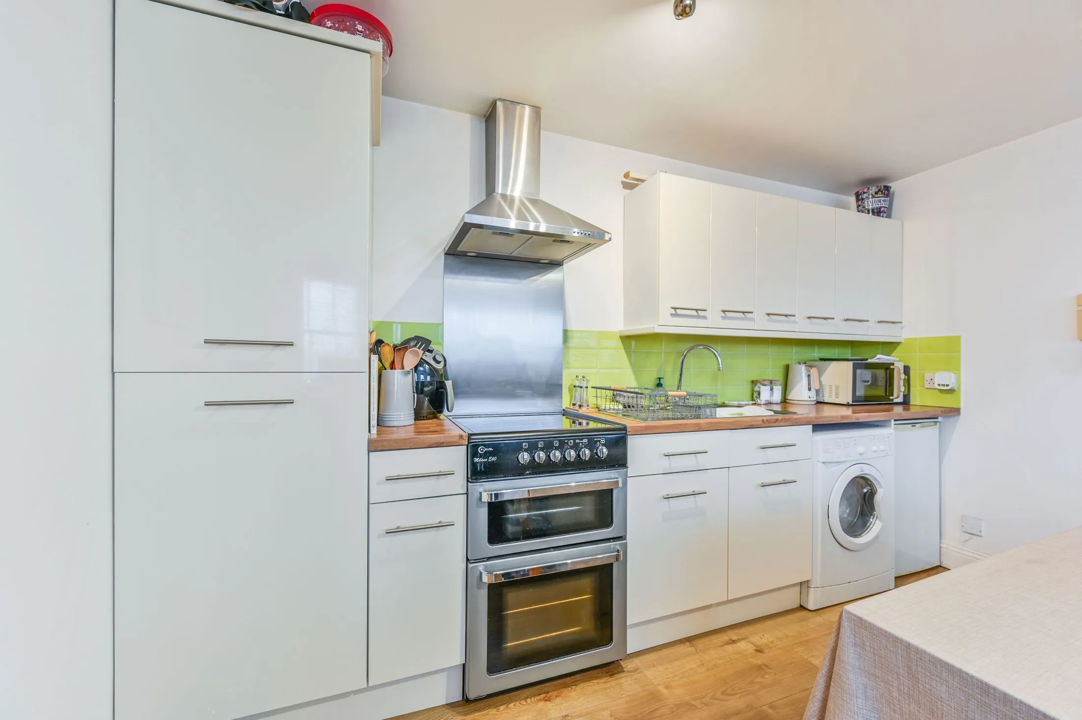 Flat Clapham High Street in Greater London