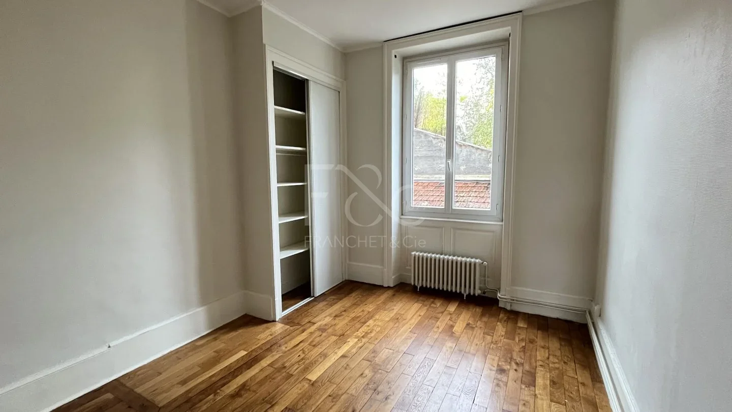 Flat Avenue Berthelot in Lyon