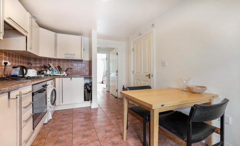 Room Henshaw Street in Greater London