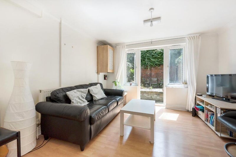 Room Henshaw Street in Greater London