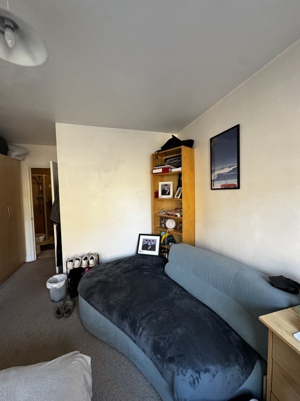 Room Henshaw Street in Greater London