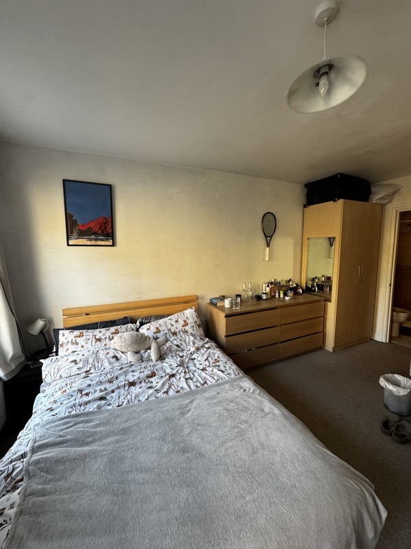 Room Henshaw Street in Greater London