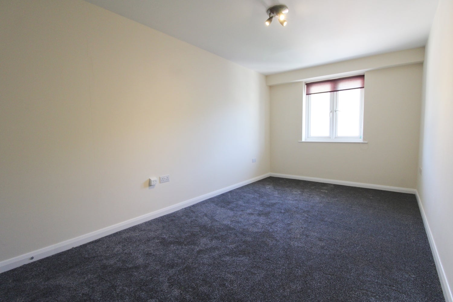 Flat Farnborough Road in Rushmoor