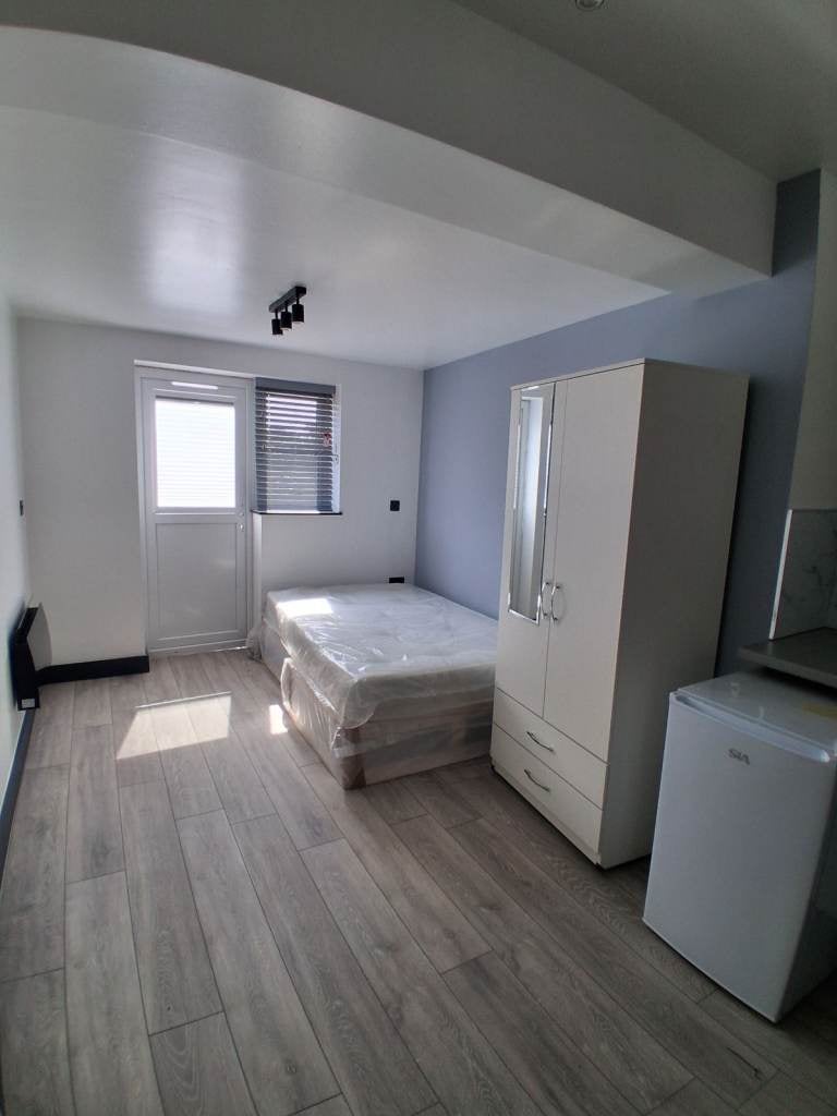 Flat Beechwood Avenue in Greater London