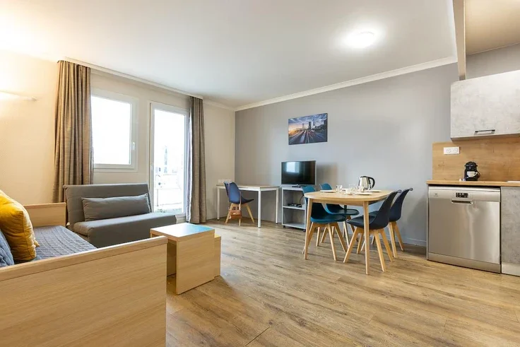 Flat Avenue Gambetta in Courbevoie