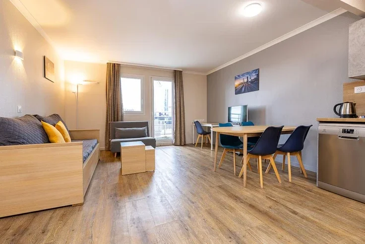 Flat Avenue Gambetta in Courbevoie