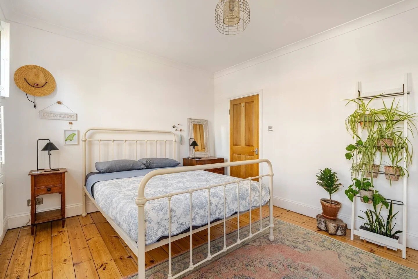 Room King's Road in Greater London