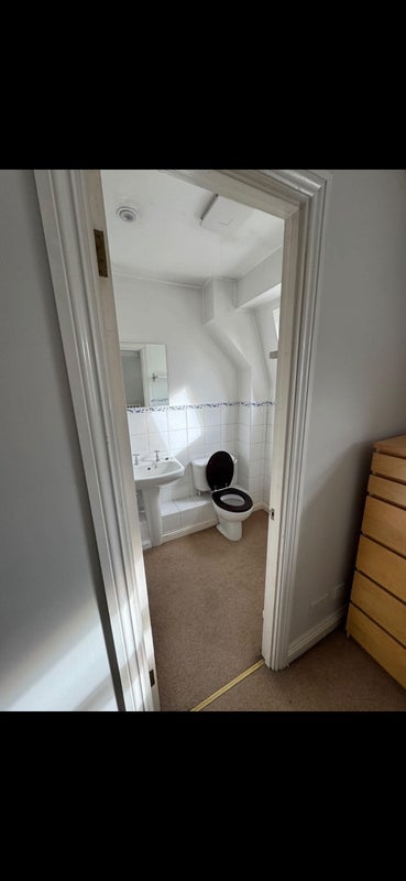 Room Clarence Mews in Greater London