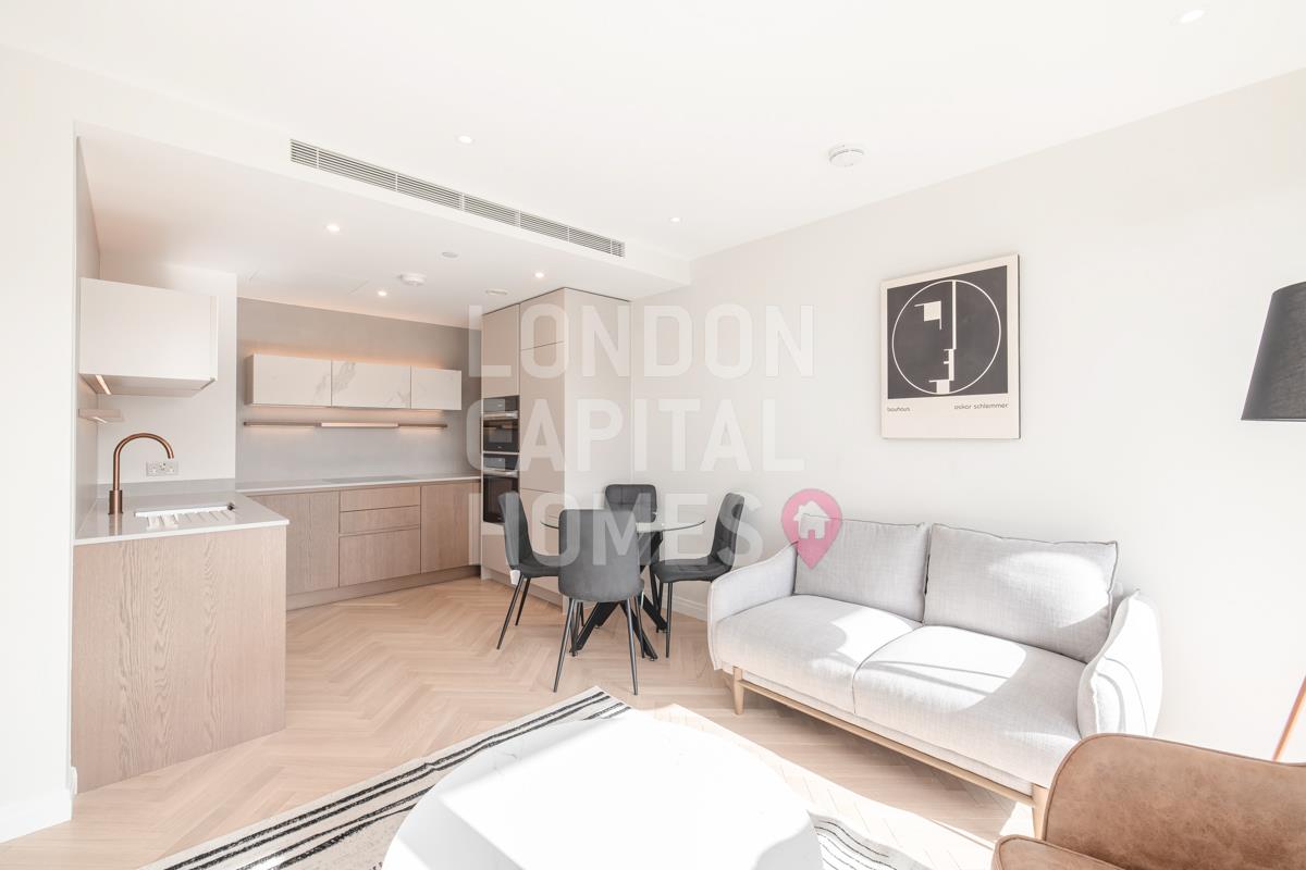 Flat Michael Road in Greater London
