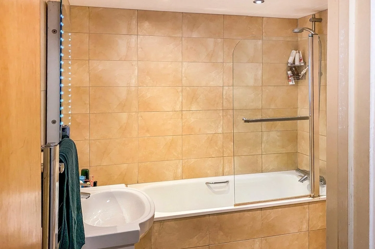 Room Bryantwood Road in Greater London
