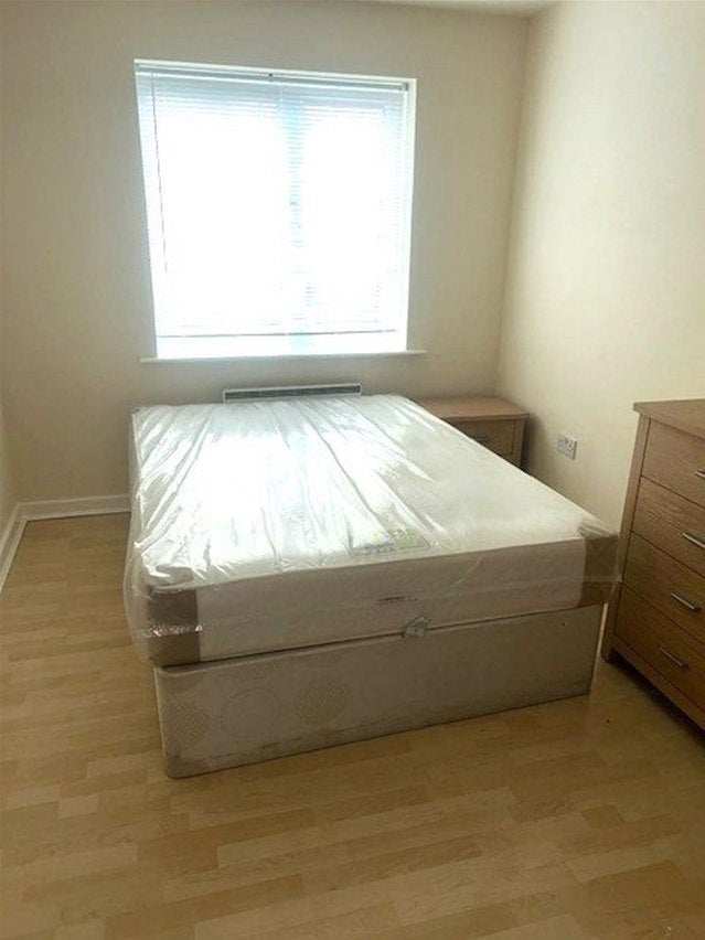 Flat Eccles New Road in Salford