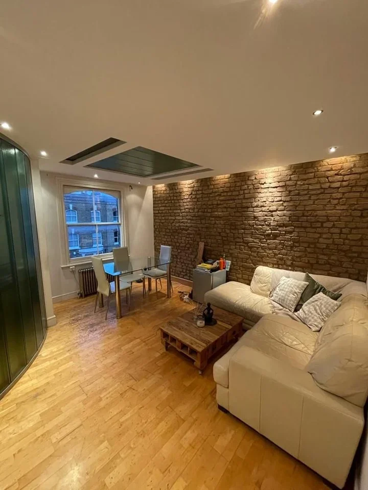 Flat Offerton Road in Greater London