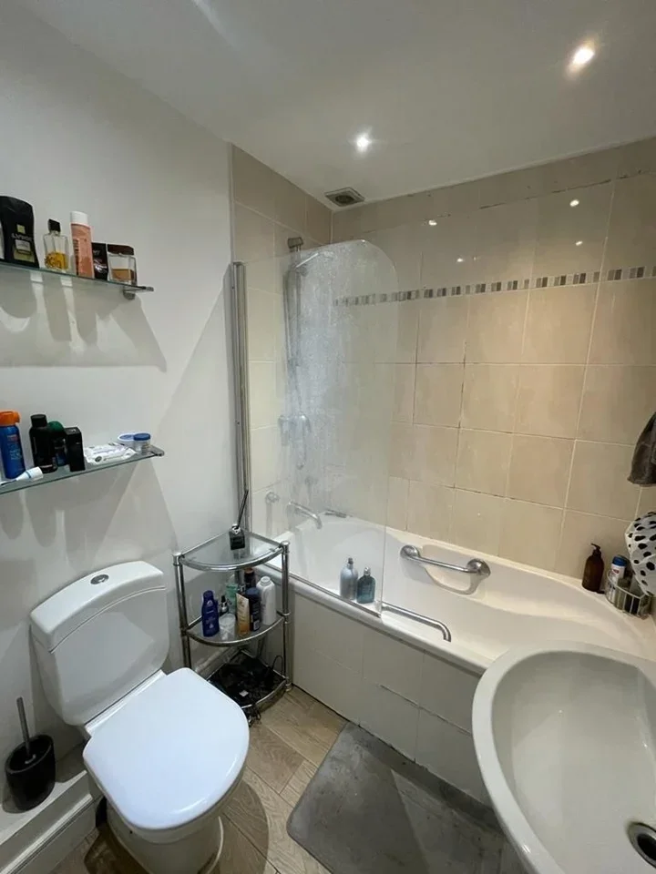Flat Offerton Road in Greater London