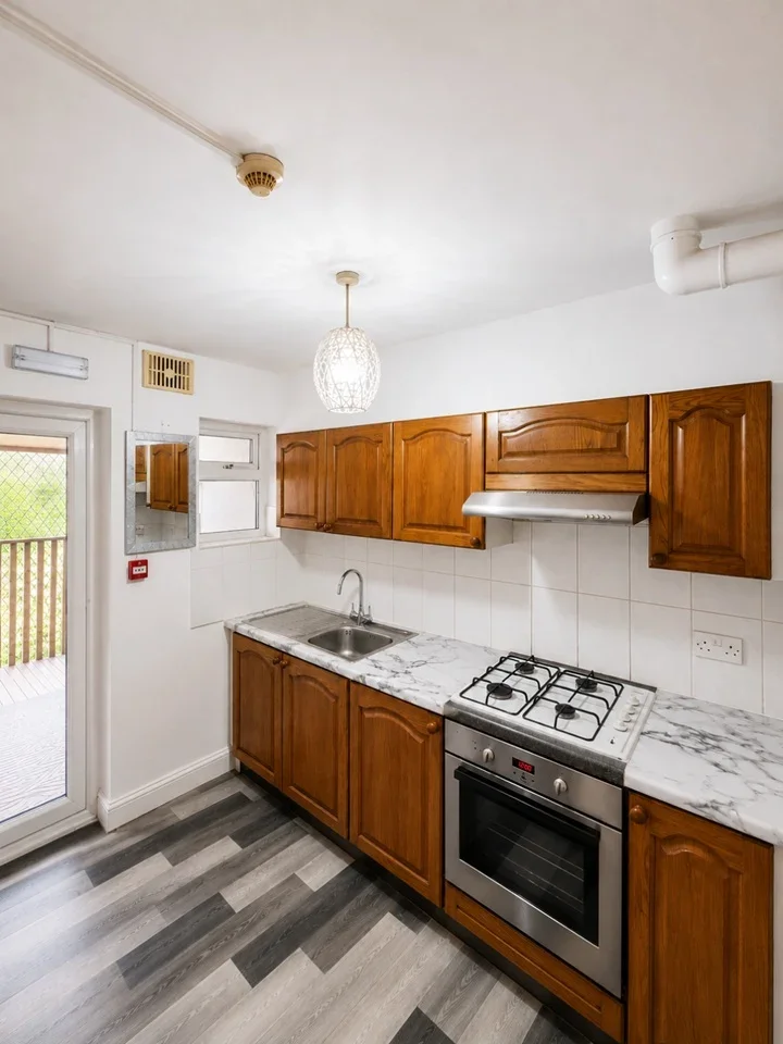 Flat Ellerdine Road in Greater London