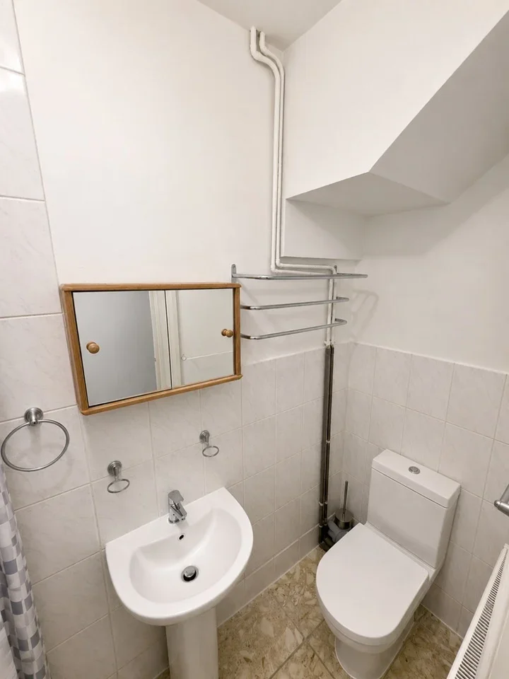 Flat Ellerdine Road in Greater London