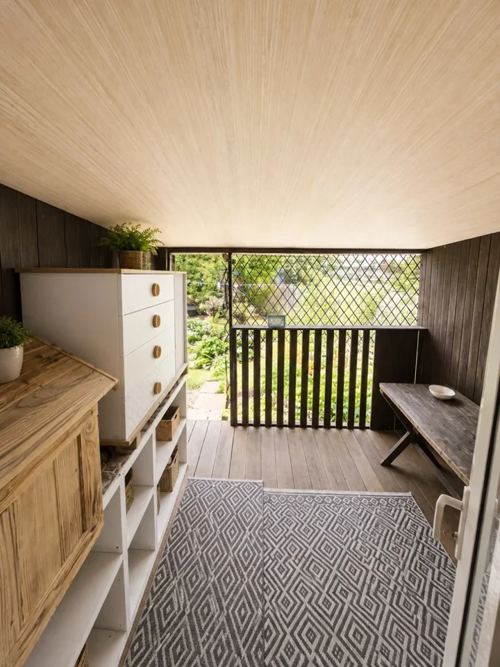 Flat Ellerdine Road in Greater London