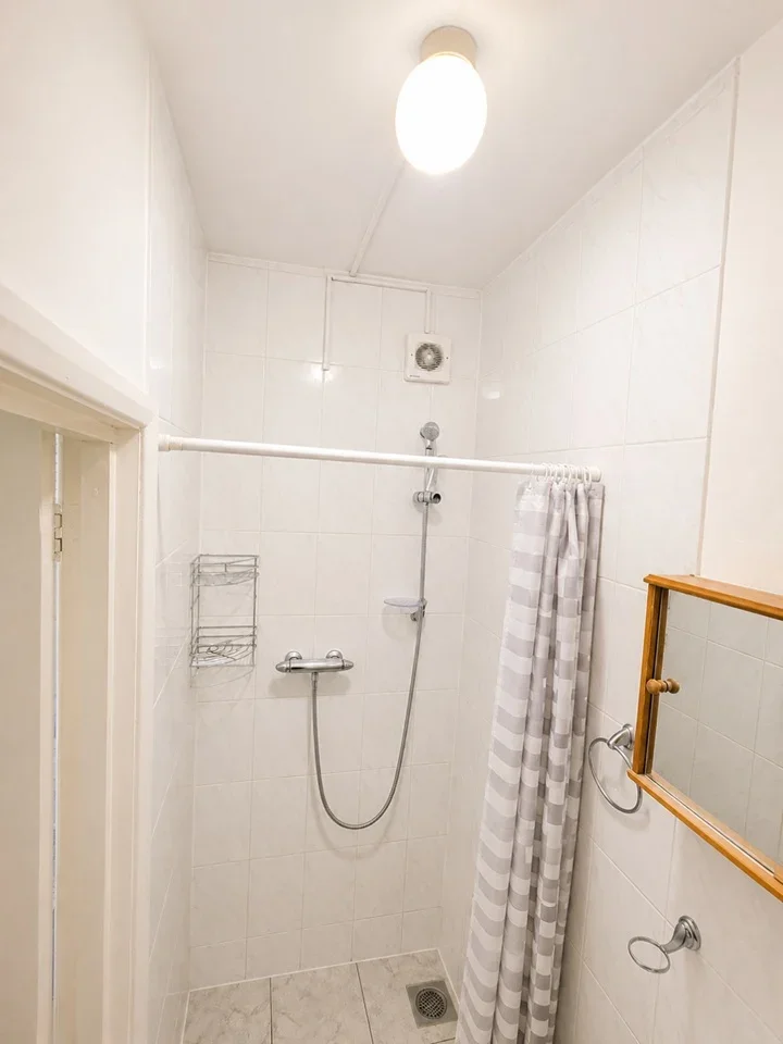 Flat Ellerdine Road in Greater London