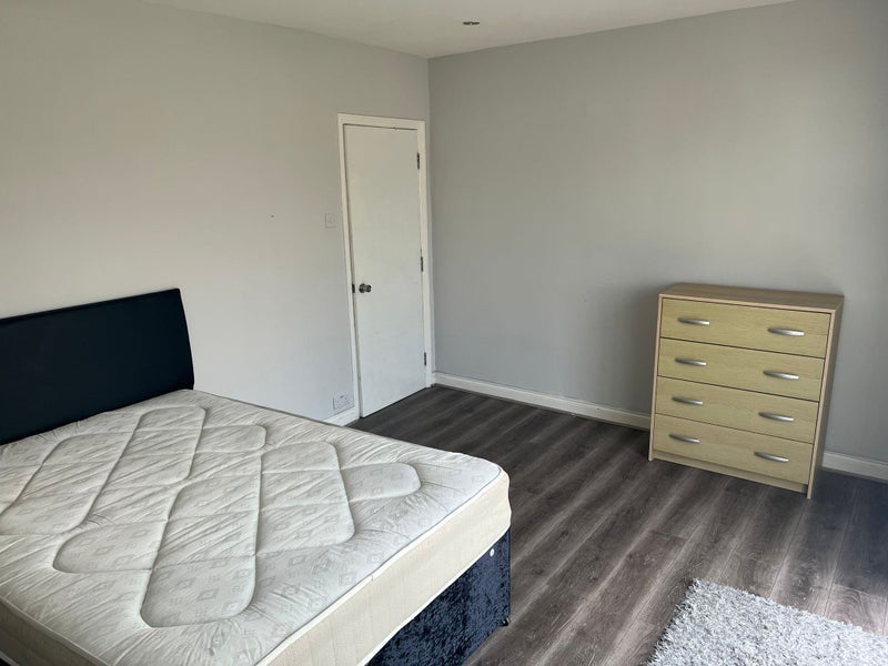 Room Gordon Road in Bristol