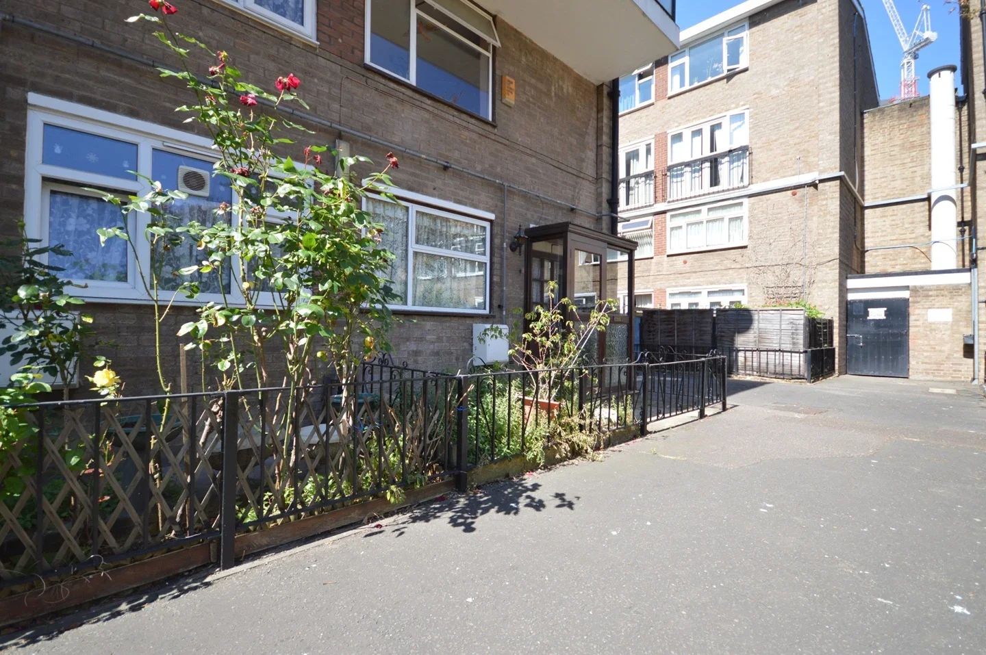 Flat Chipka Street in Greater London