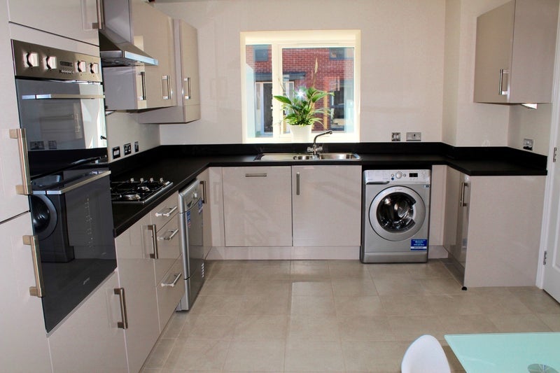Room Greenfinch Road in Coventry
