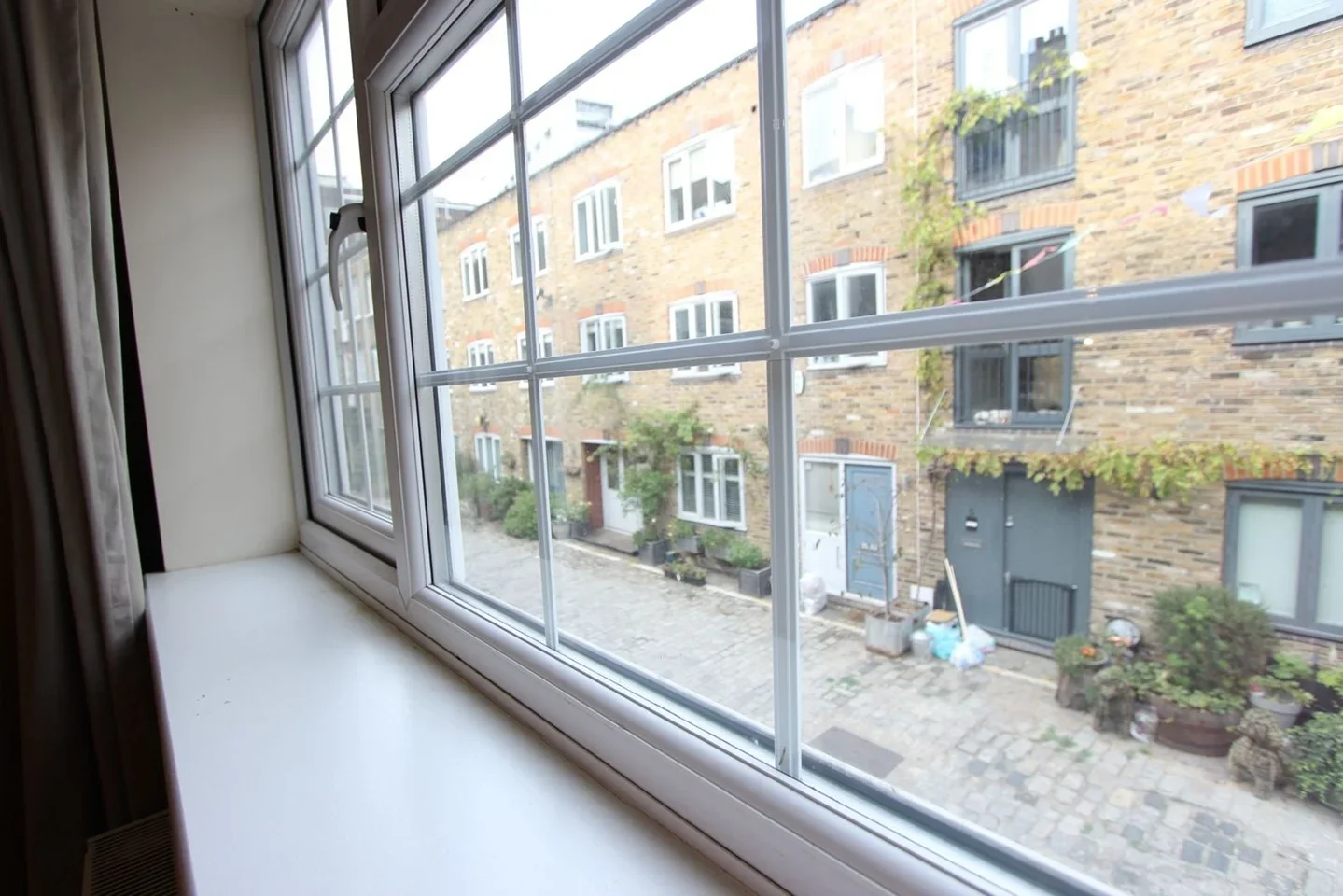 Flat Cleveland Street in Greater London