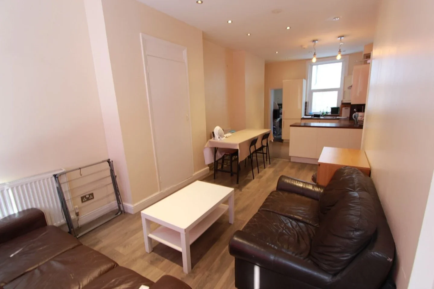 Flat Cleveland Street in Greater London