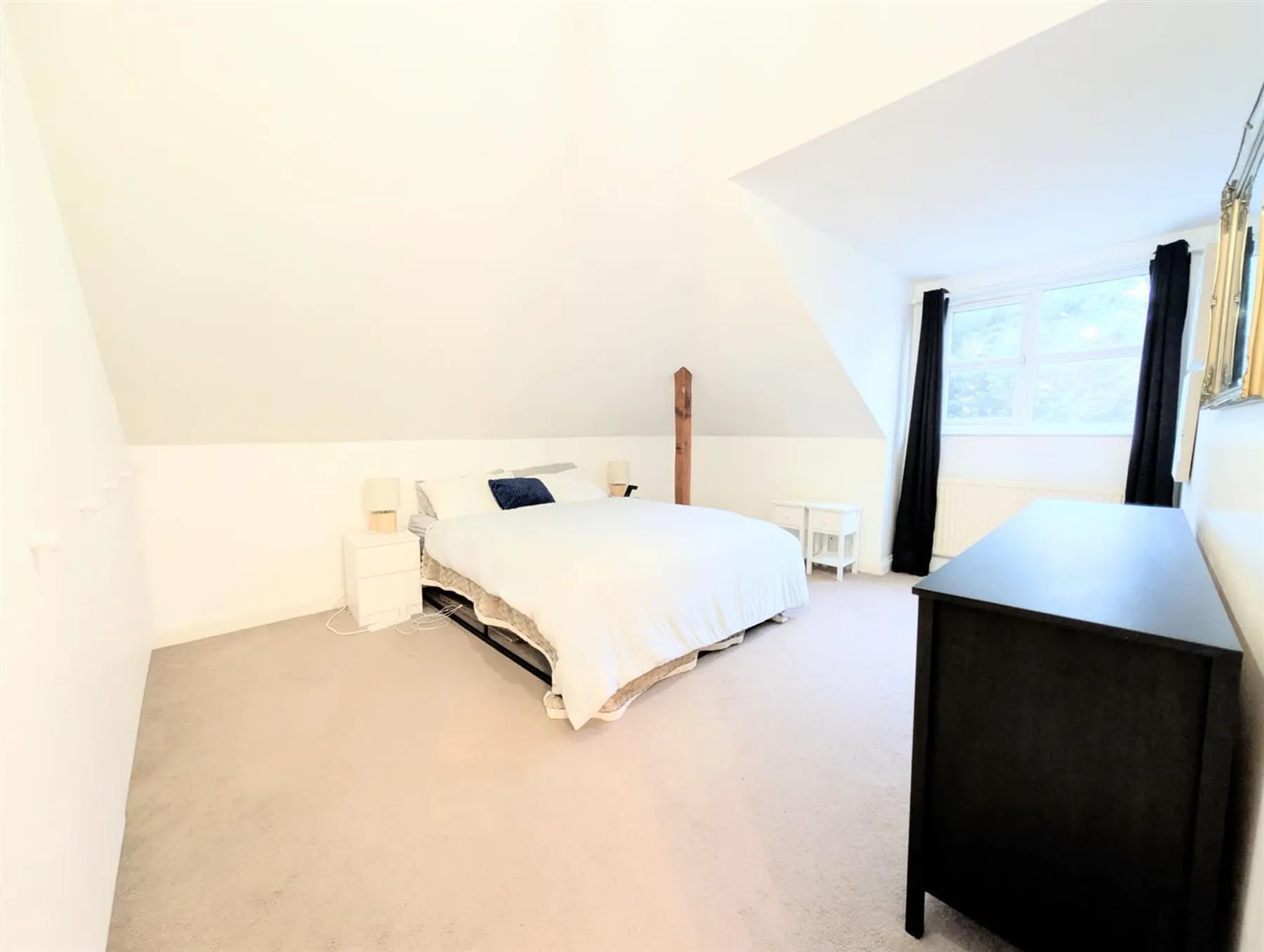 Flat Iona Crescent in Slough