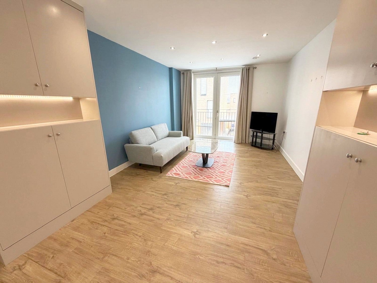 Flat Henry Darlot Drive in Greater London