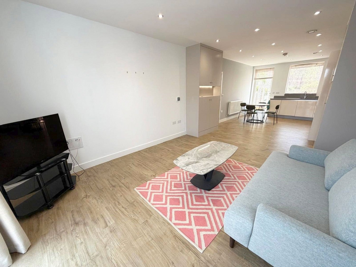 Flat Henry Darlot Drive in Greater London