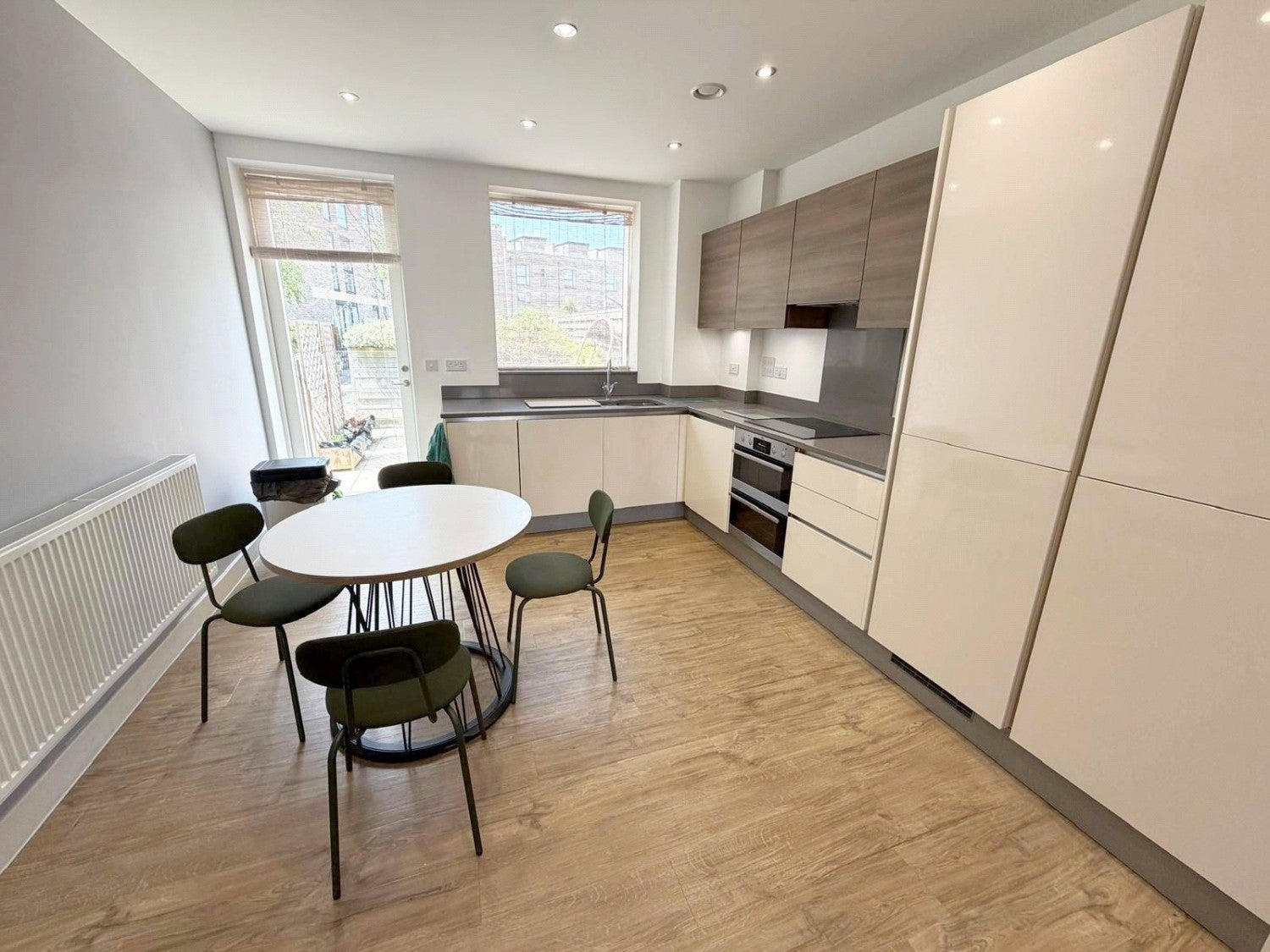 Flat Henry Darlot Drive in Greater London