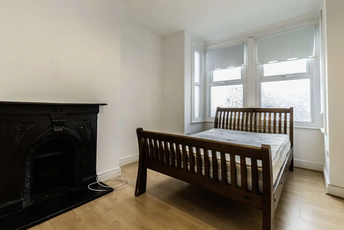 Flat Northfield Avenue in Greater London
