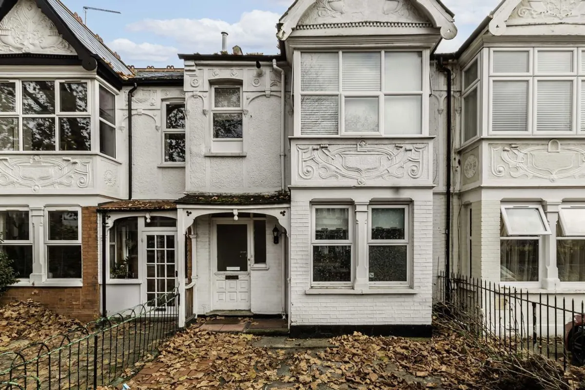 Flat Northfield Avenue in Greater London