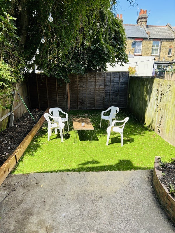 Room Gladstone Avenue in Greater London