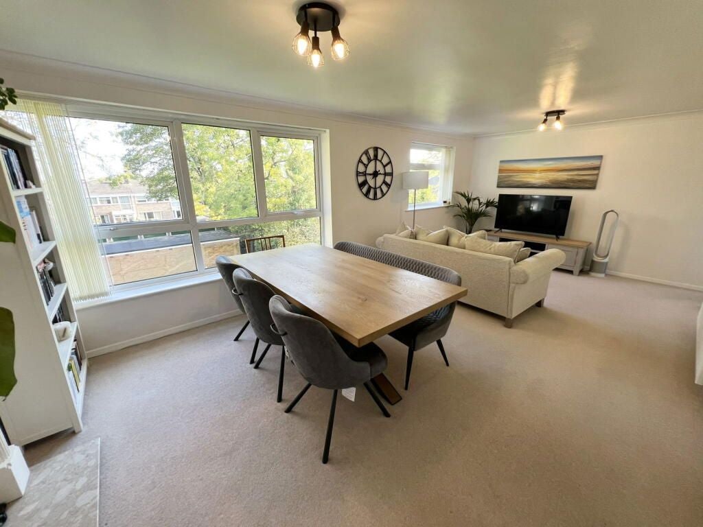 Flat Pinewood Grove in Metropolitan Borough of Solihull