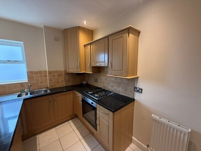 Flat Manor Close in Oxton