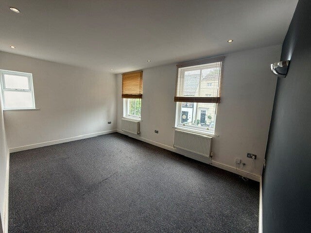 Flat Manor Close in Oxton