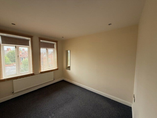 Flat Manor Close in Oxton